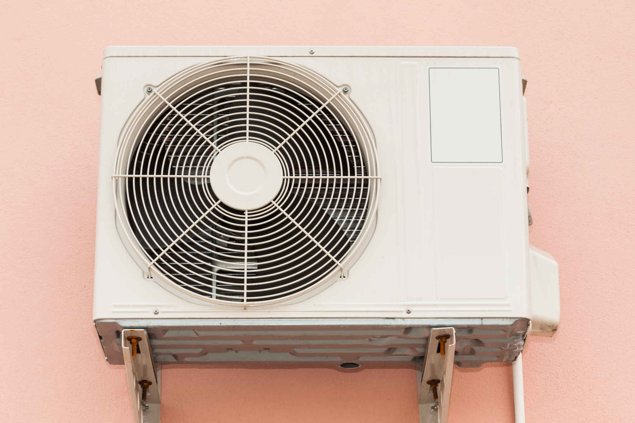 Ilmalämpöpumpun ulkoyksikkö.