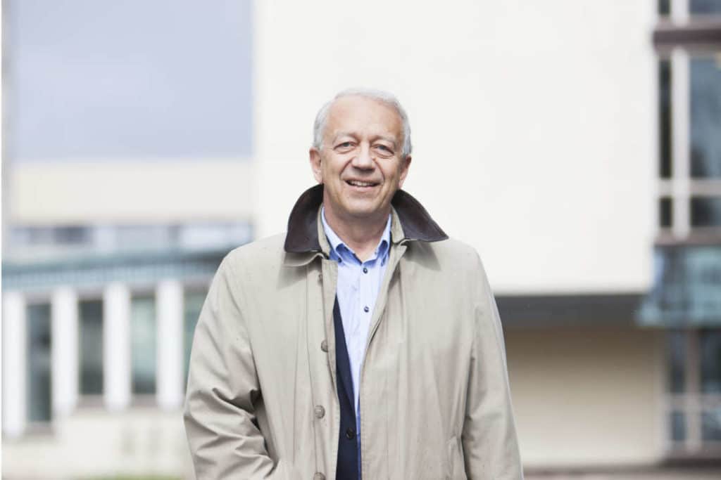 Terveysvaikuttaja Pekka Puska: Lentojen hinnoittelussa kummallisuuksia