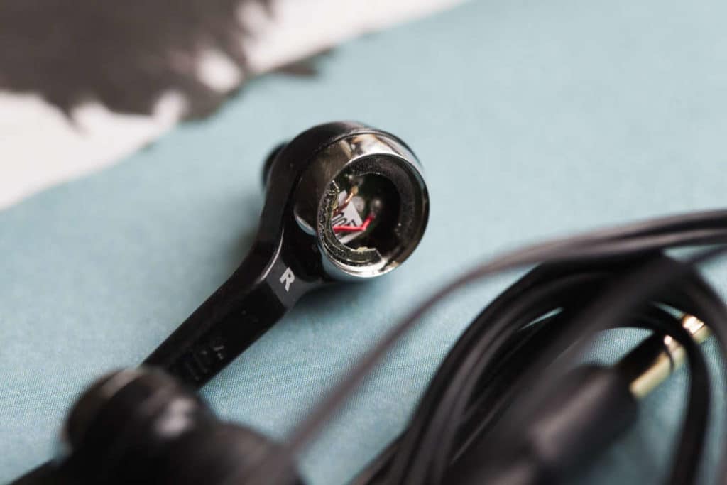 Lukijakysymys: Voiko nappikuulokkeista saada sähköiskun?