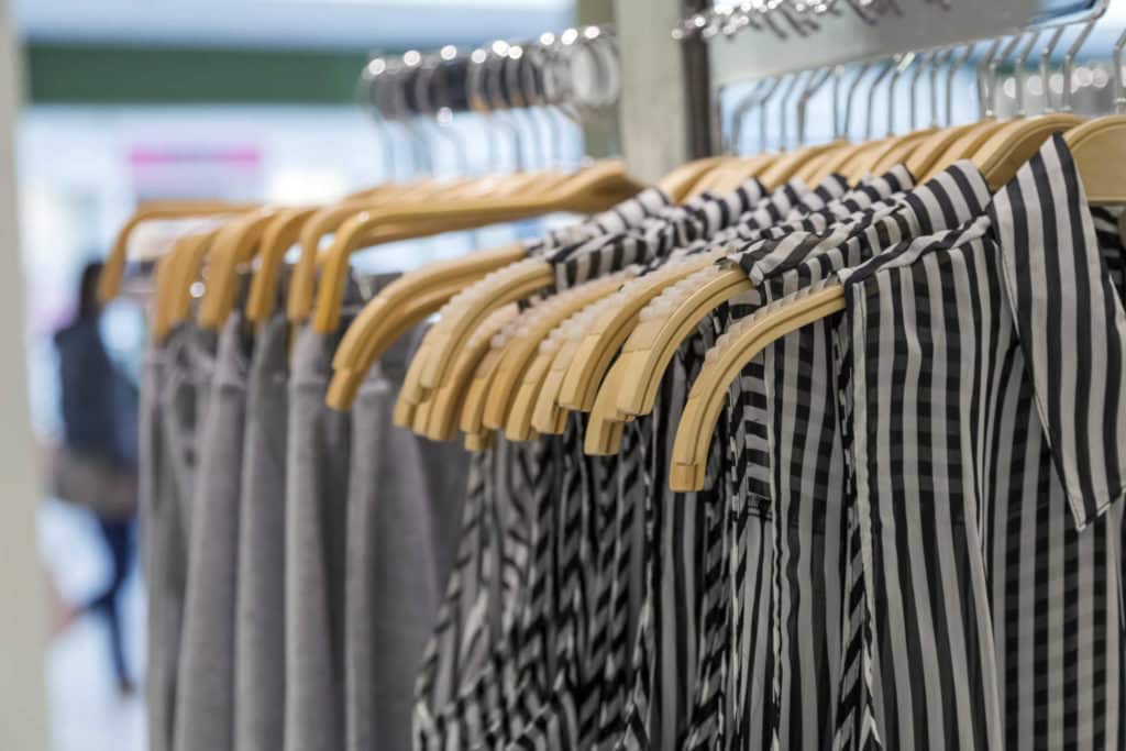 Housut takaisin housuosastolle