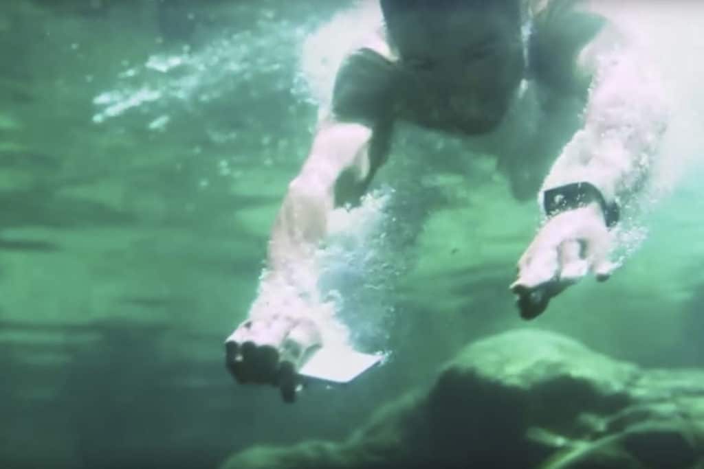 “Vedenkestävä” puhelin ei kestänyt vettä