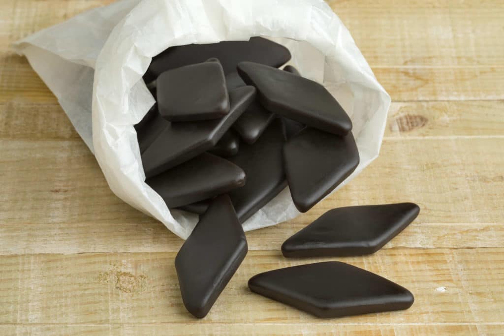 Lukijakysymys: Onko vanhentunut salmiakki myrkyllistä?