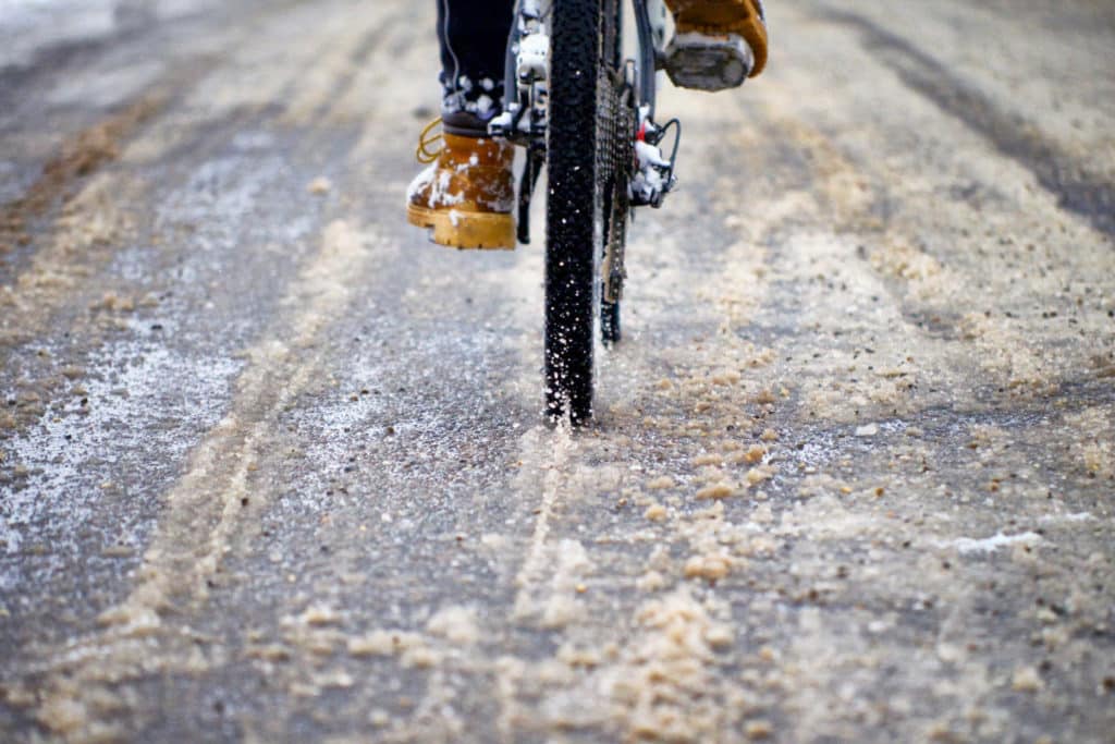 Talvi ei pysäytä pyöräilijää