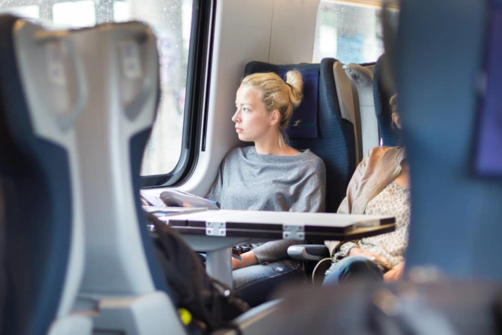 Väärin päin junassa