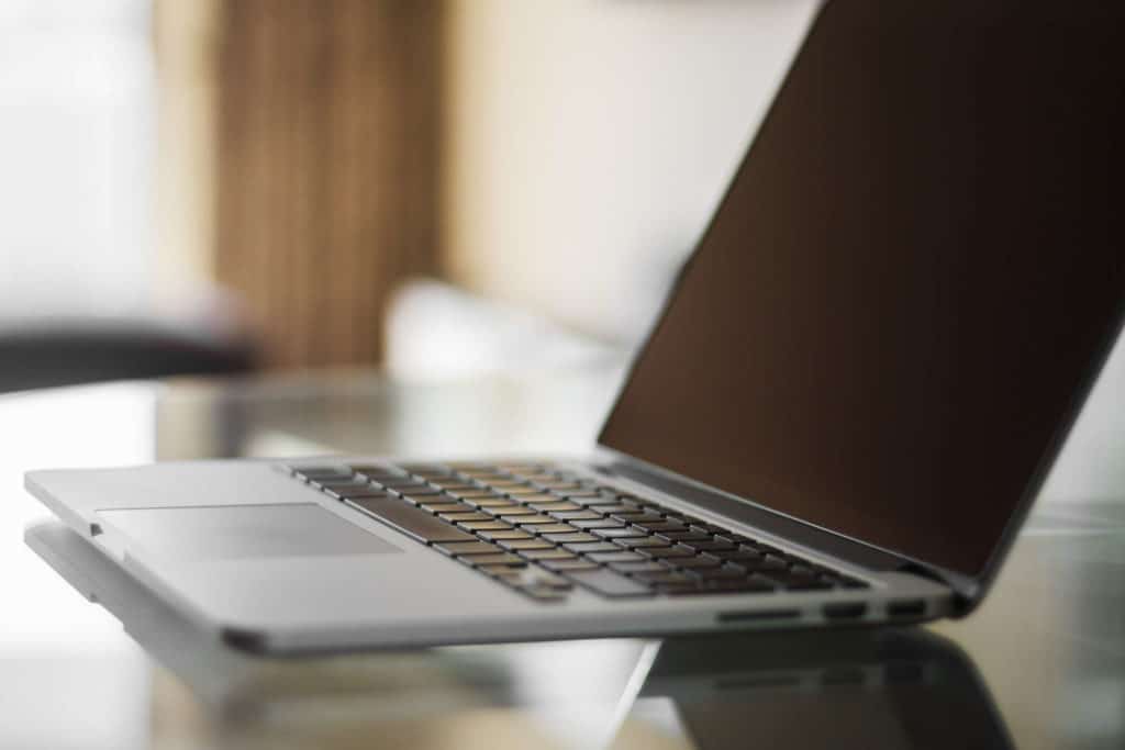 Lukijakysymys: Eivätkö ohjelmistoviat kuulu takuun piiriin?