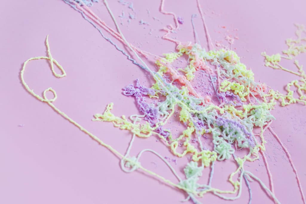 Mistä on tehty: serpentiinispray