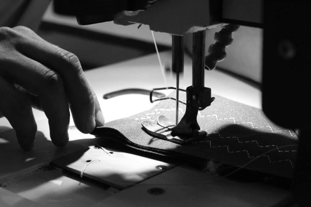 Pakolaislapsia vaatetehtailla Turkissa 