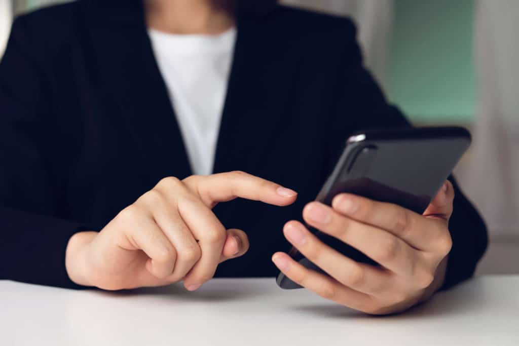 Lukijakysymys: Koskeeko puhelinmyynti­kielto mainosviestejä? 