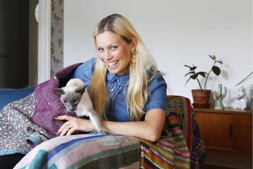 Juontaja-kokki Meri-Tuuli Lindström: ”Ostin käsityöläisten verkkokaupasta päiväpeittoja”