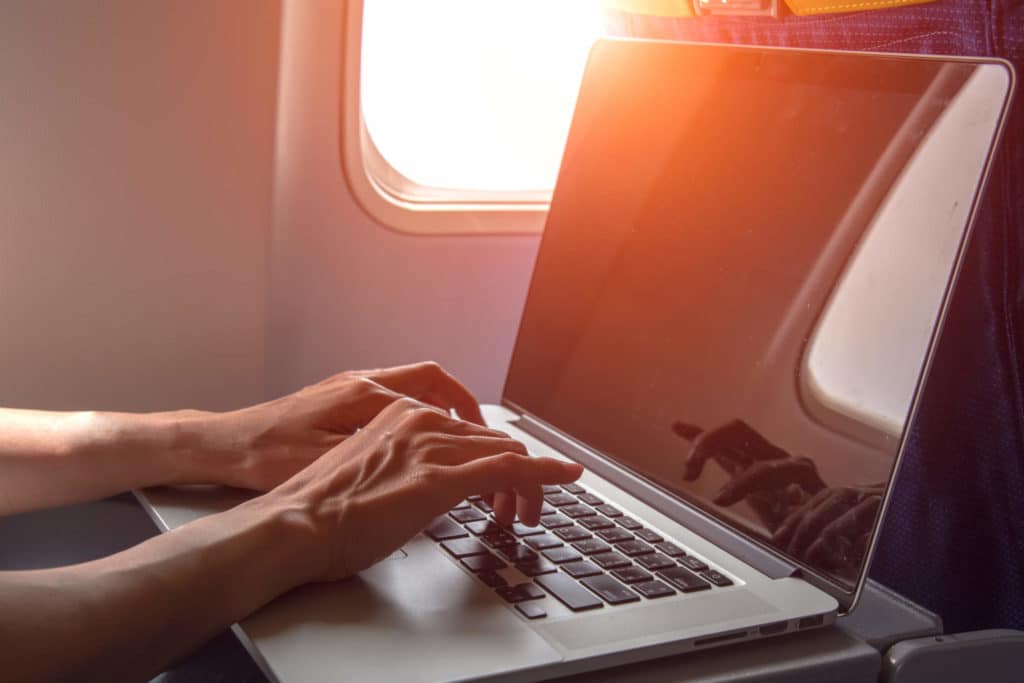 Lukijakysymys: Saako lentokoneen nettiä mainostaa, jos sitä ei ole? 