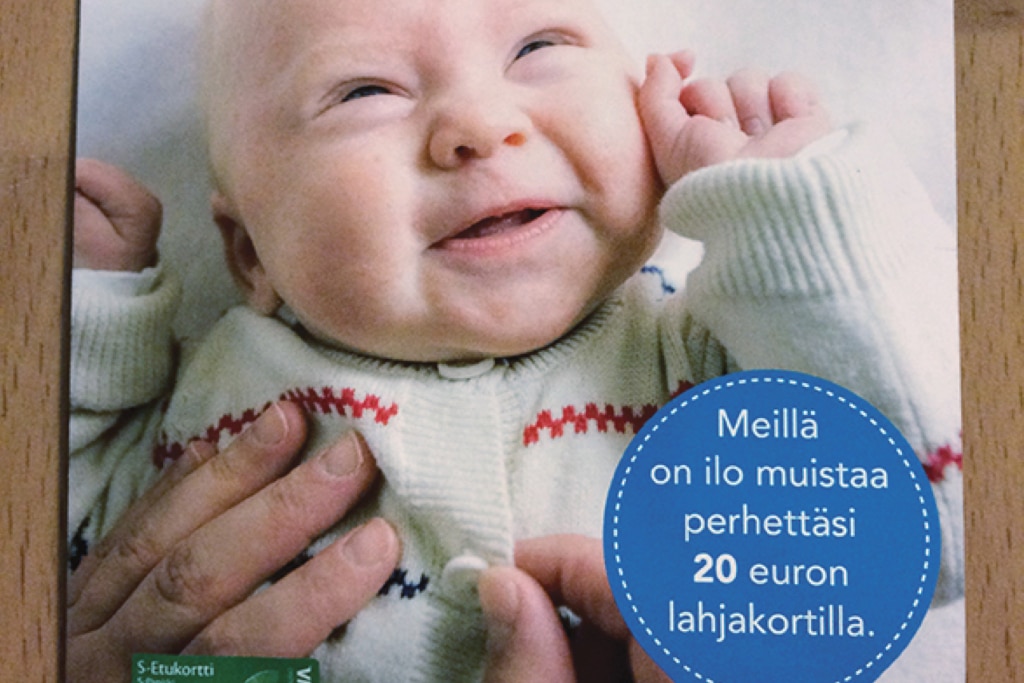 Lahjakortti lasten tietoja vastaan 