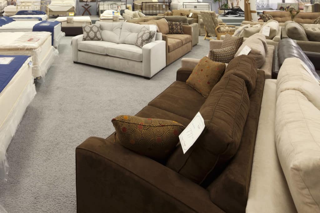 Miksi huonekalut ovat aina alessa?