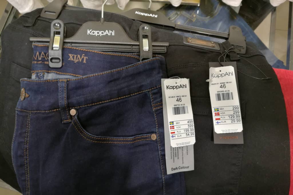 Sama housu, lähes tuplahinta