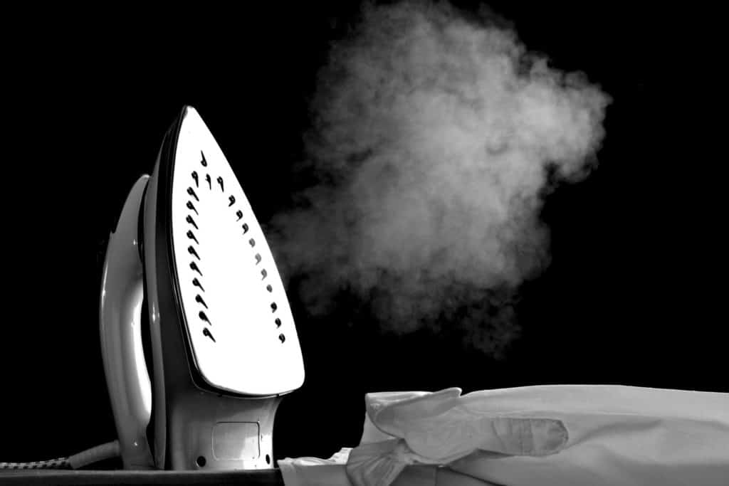 Lukijakysymys: Voiko silitysraudassa käyttää tislattua vettä?