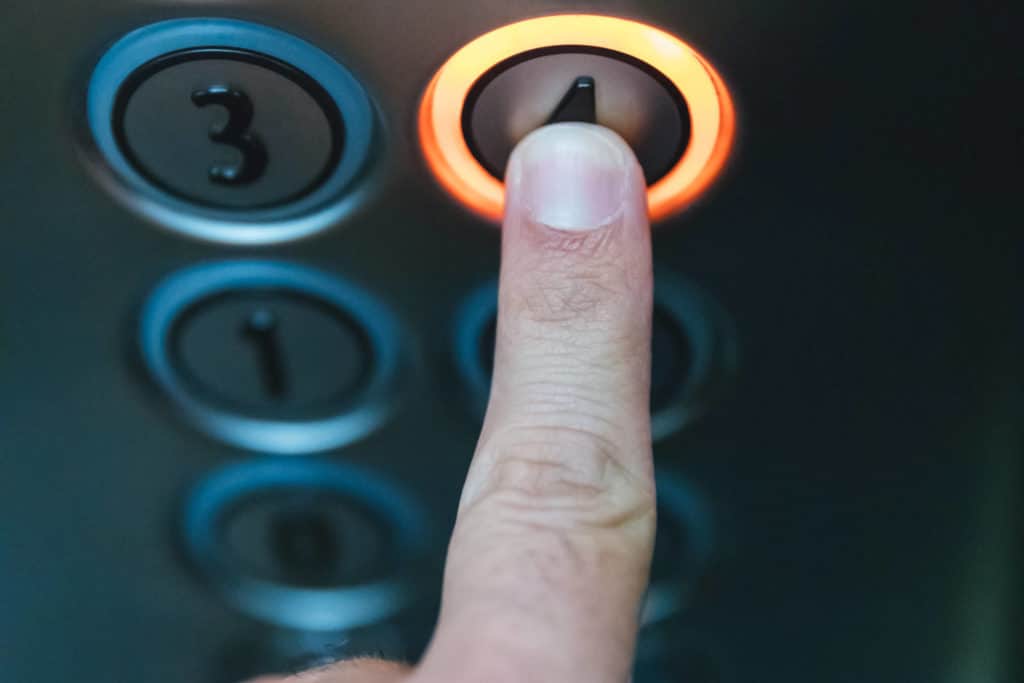 Ikäihmiset ilman hissiä