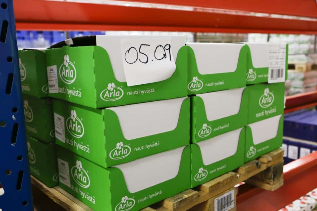 Useita Arlan laatikoita.