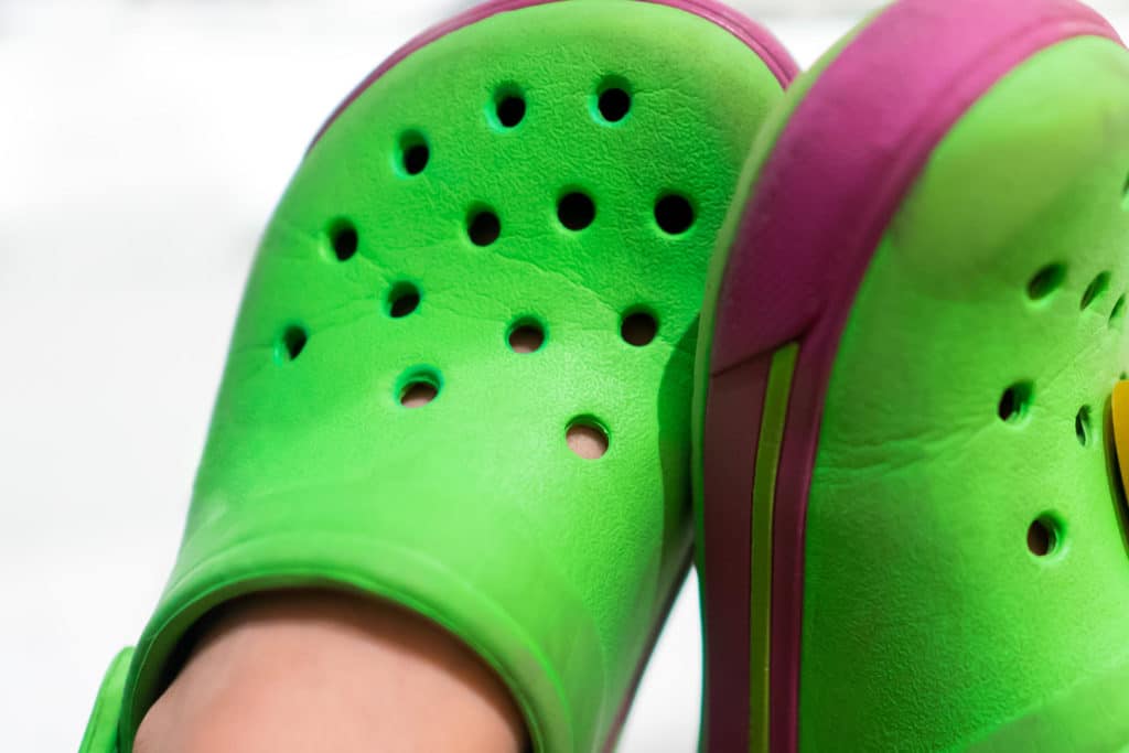 Lukijakysymys: Miten muovikengät vaikuttavat sisäilmaan?