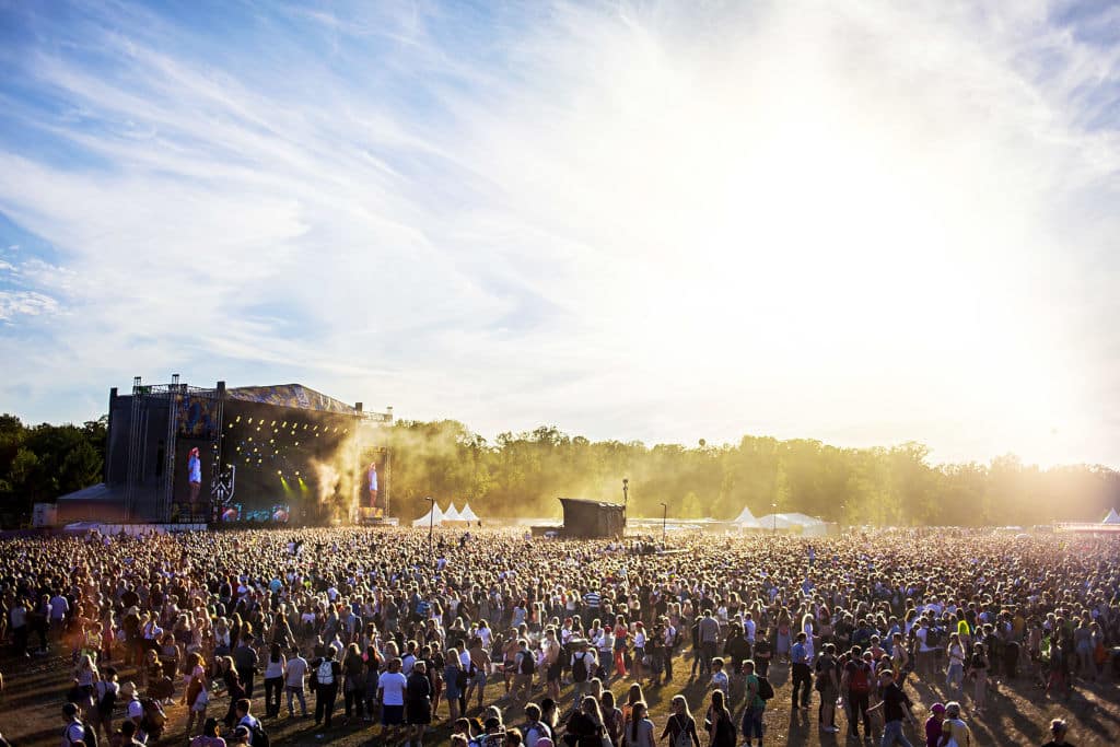 200 eurolla 100 esiintyjää