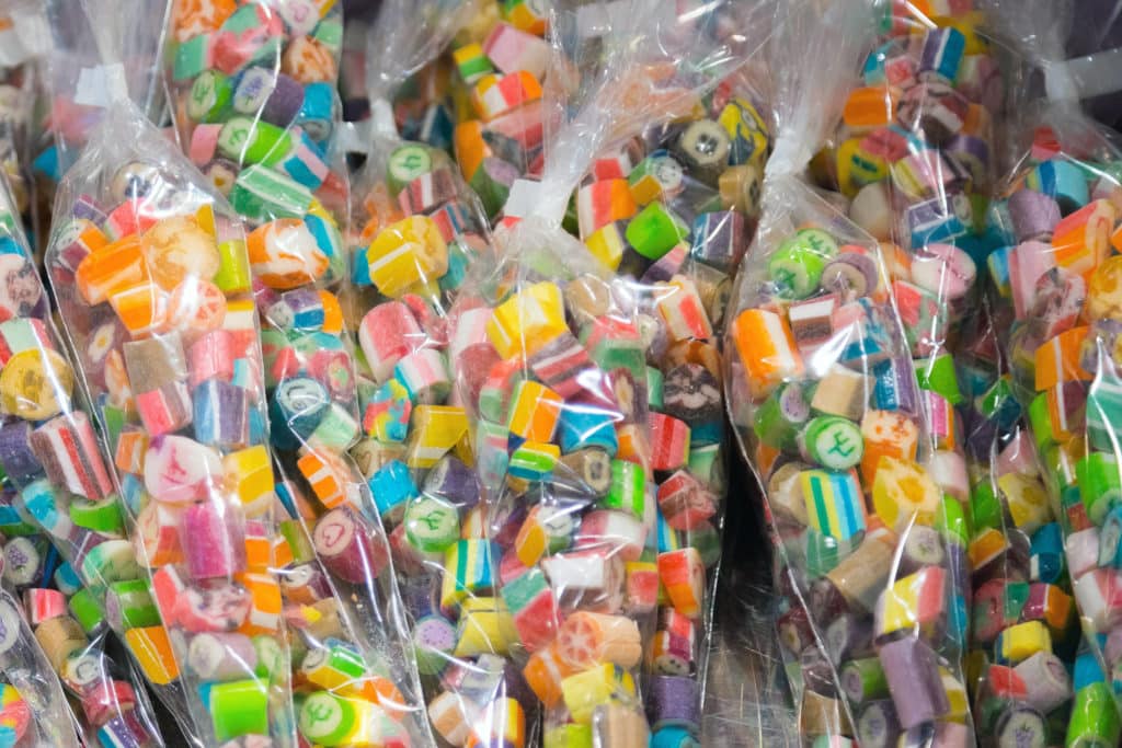 Lukijakysymys: Saako irtokarkkeja myydä ilman etikettiä?