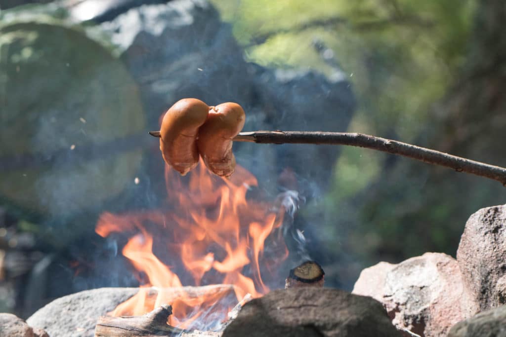 Lukijakysymys: Pitääkö makkarapaketissa kertoa lihapitoisuus?