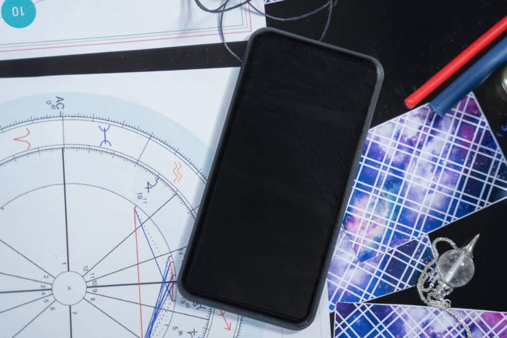 Lukijakysymys: Ovatko ennustuspalvelun tekstiviestit laillisia?