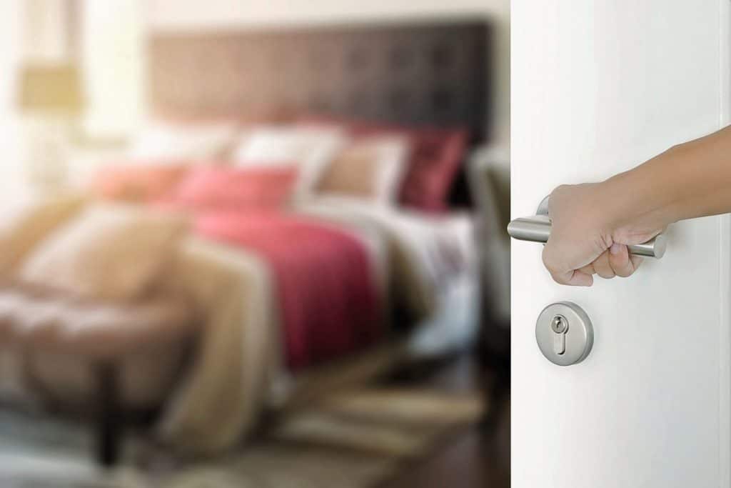 Lukijakysymys: Kuka korvaa, kun majoitus perutaan?