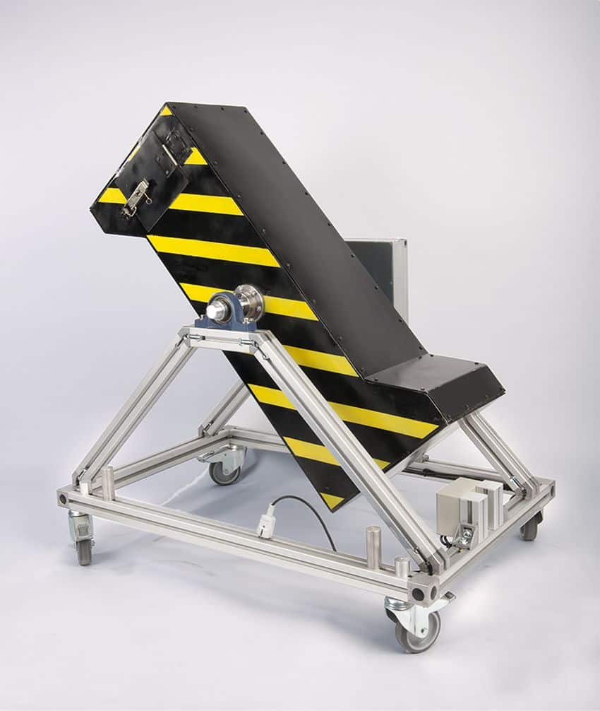 Puhelimen pudotuskestävyyden testauksessa käytettävä laite.