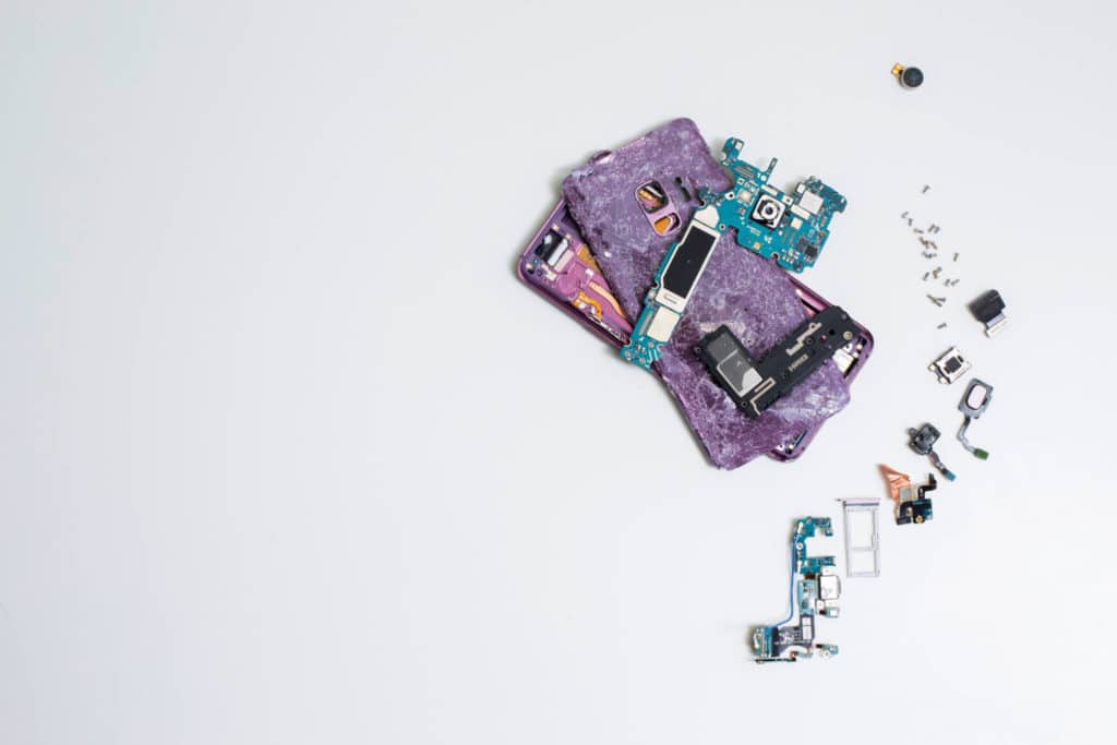 Puhelinten korjattavuudessa isot erot