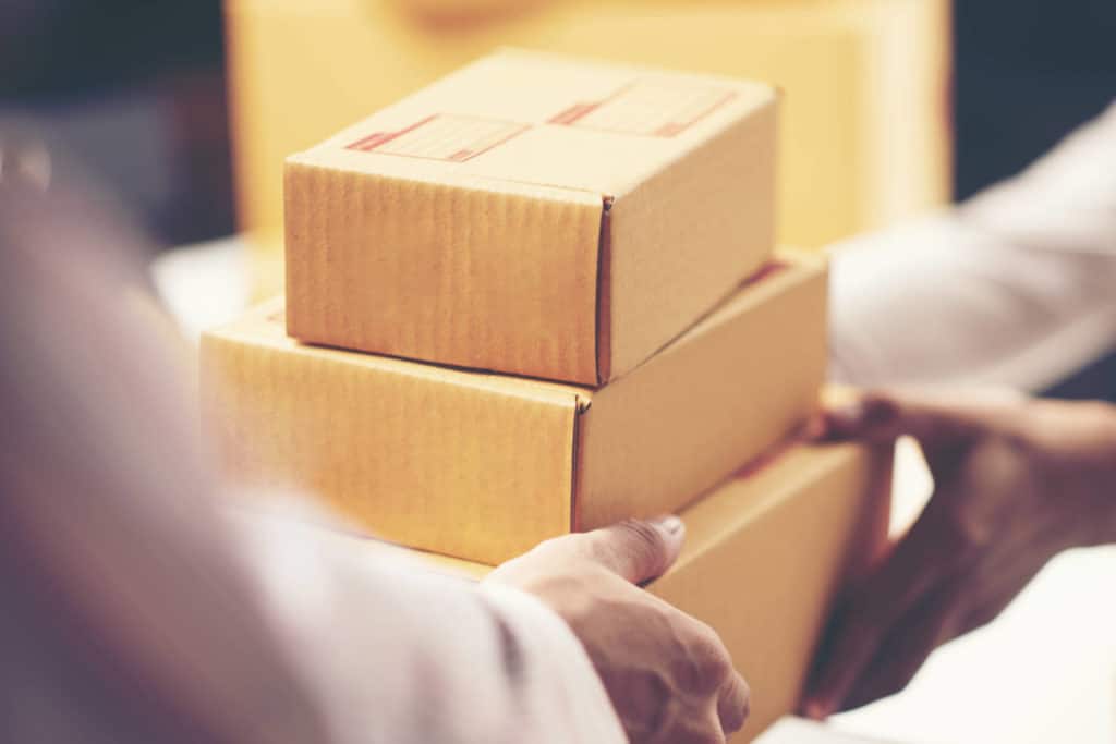 Kiinasta tilaaminen kallistuu – lähetyksiin luvassa lisämaksuja