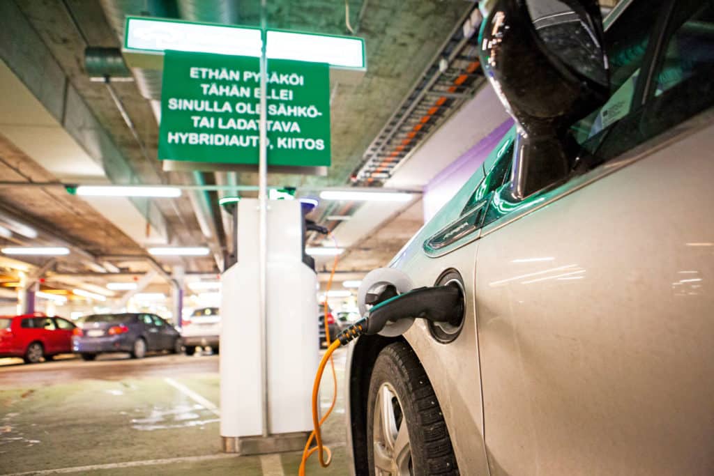 Bensiini, sähkö, kaasu – millä ajaisin?