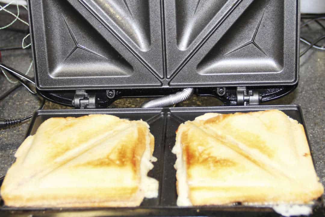 Voileipiä voileipägrillissä.