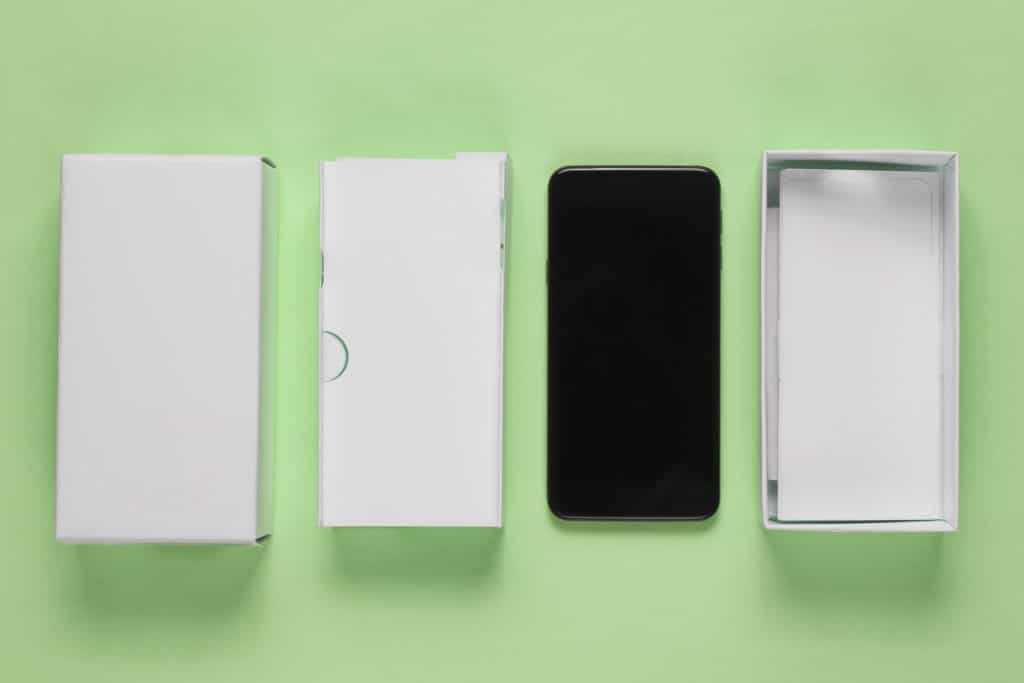 Lukijakysymys: Eikö puhelimeen tarvitse antaa paperista ohjetta?