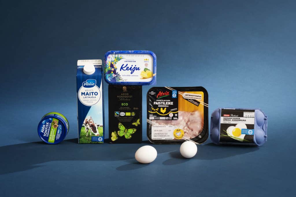 Mitä tarkoittaa vapaan lehmän maito, onnellisen kanan munat tai perhetilan kinkku? Otimme selvää