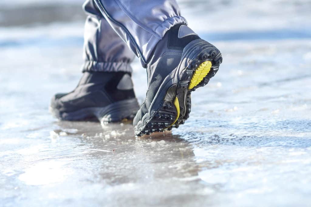 5 kysymystä talvikengistä: Miten tunnistan hyvät kitka- ja nastakengät?