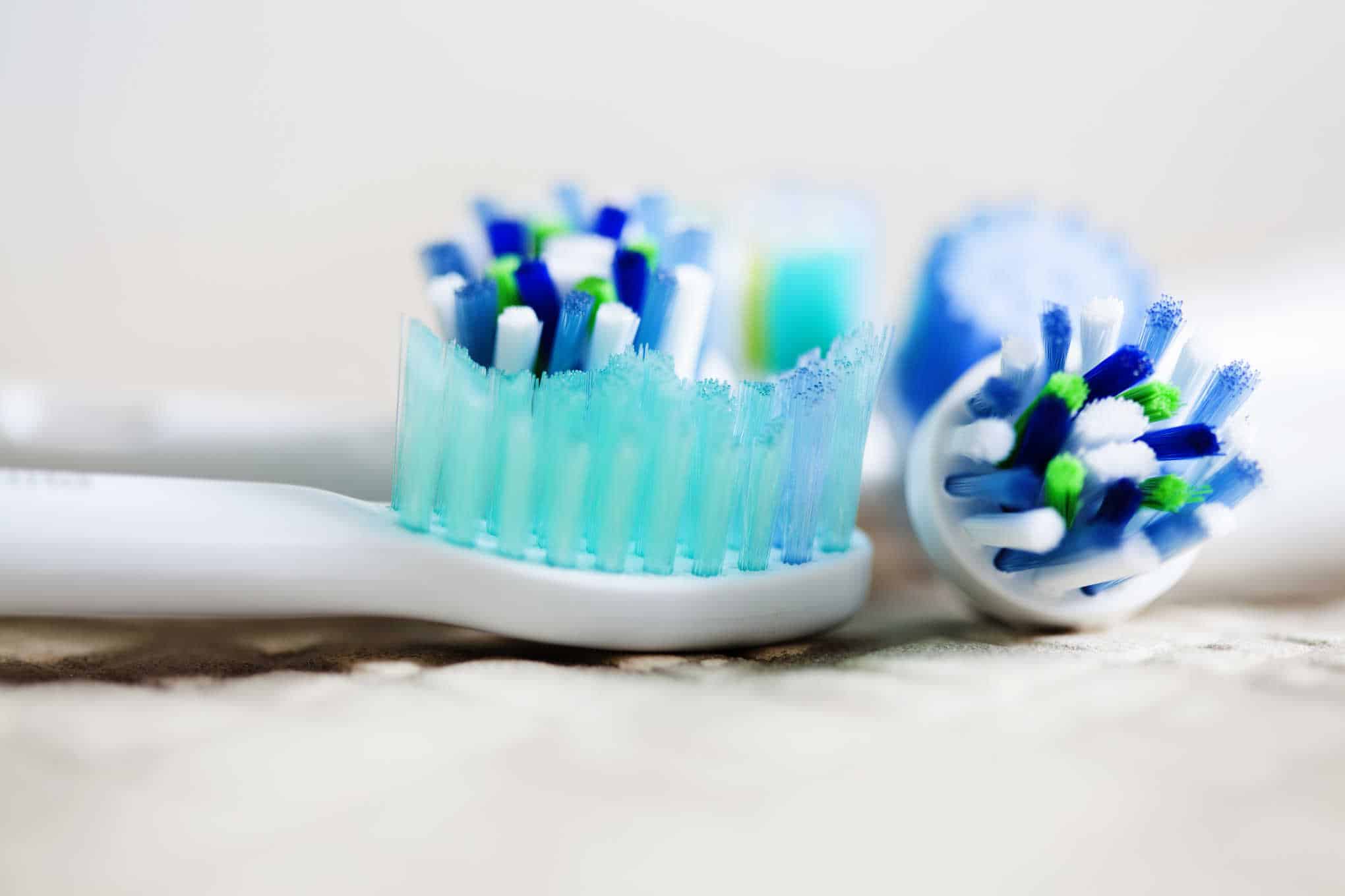 Useita sähköhammasharjan vaihtoharjoja.