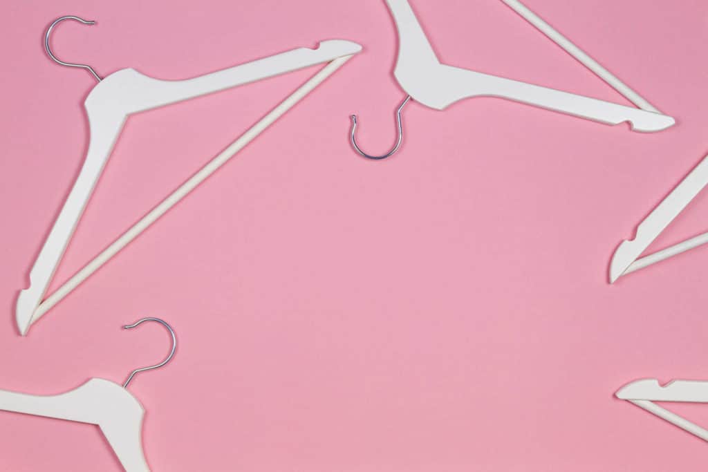 Paljonko pikamuoti haittaa ympäristöä? Selvitimme pikamuodin taustat