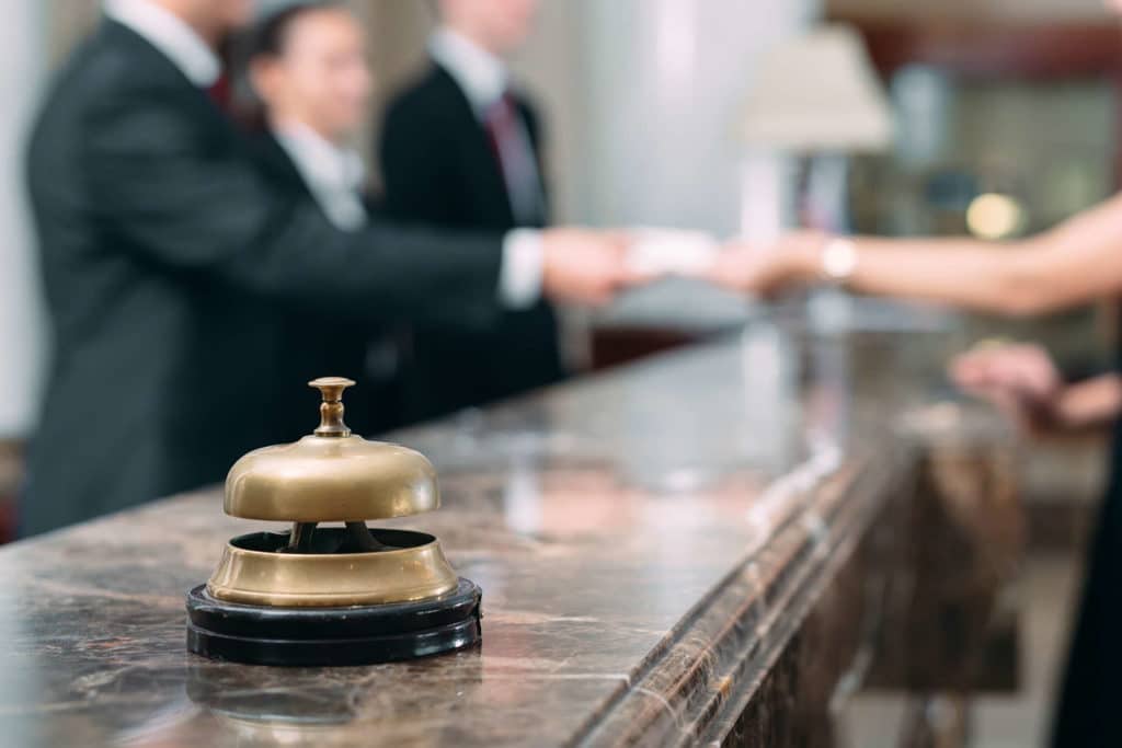 Lukijakysymys: Saako hotelli veloittaa holtittomasti?