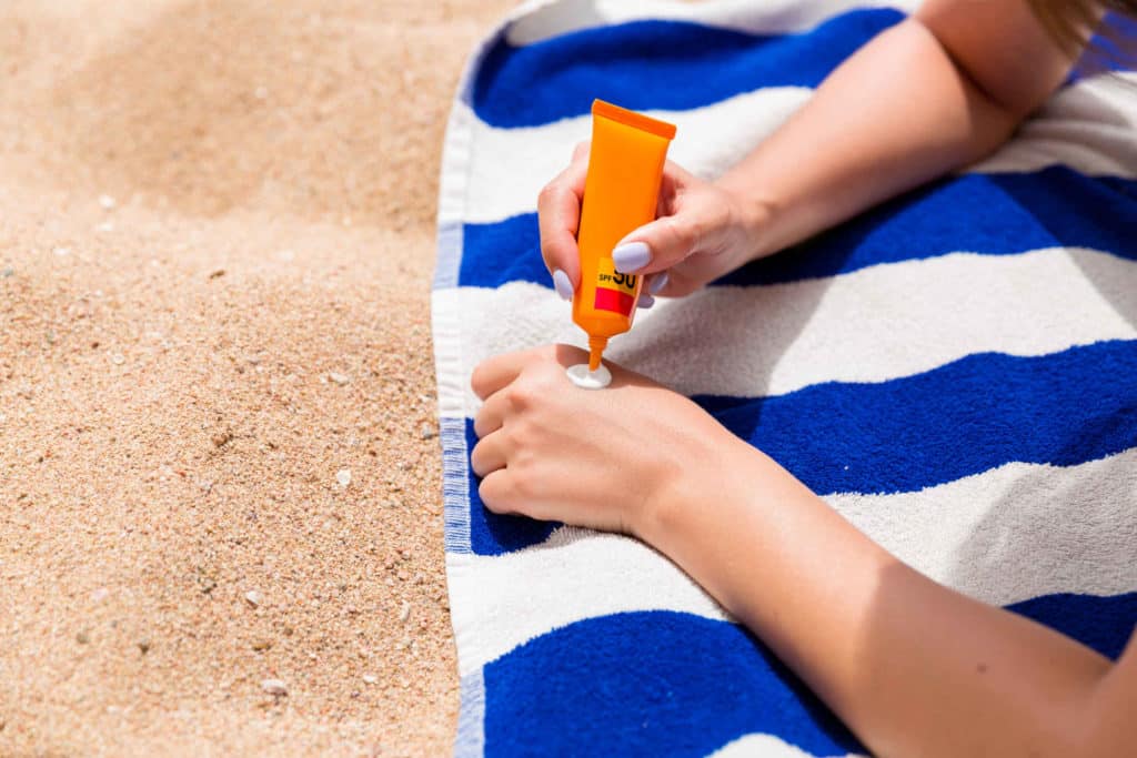 Monissa tutuissa aurinkorasvoissa hormonihäiriköksi epäiltyä kemikaalia