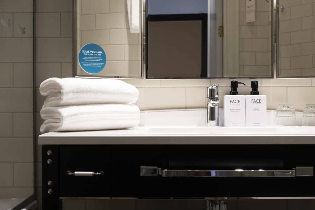 Kuinka paljon hotellimajoitus kuormittaa ympäristöä? Otimme selvää