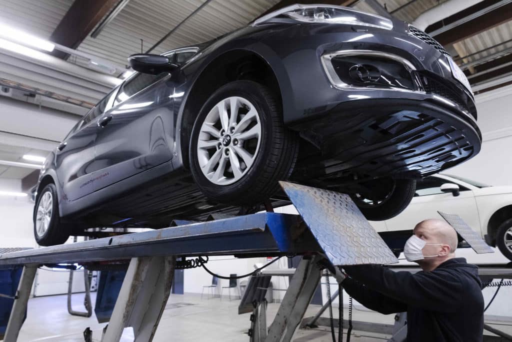 Kuluttaja voi säästää auton katsastuksessa yli 20 euroa valitsemalla kaupungin halvimman – katsastuspakettien hinnoissa myös isot erot paikkakunnittain