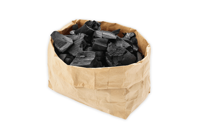 Grillihiiliä paperipussissa.