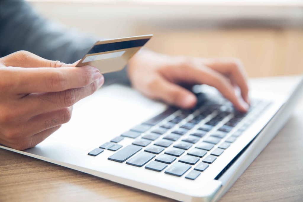 Lukijakysymys: Saako pankki periä rahaa, jos tilillä ei ole katetta?