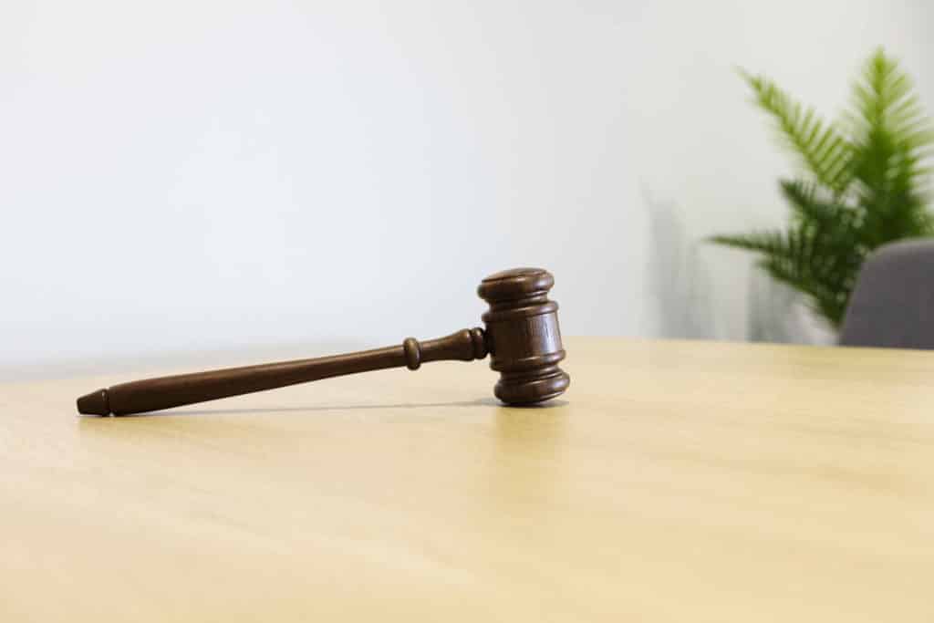 Lukijakysymys: Tarvitseeko puolisokin yhtiökokoukseen valtakirjan?