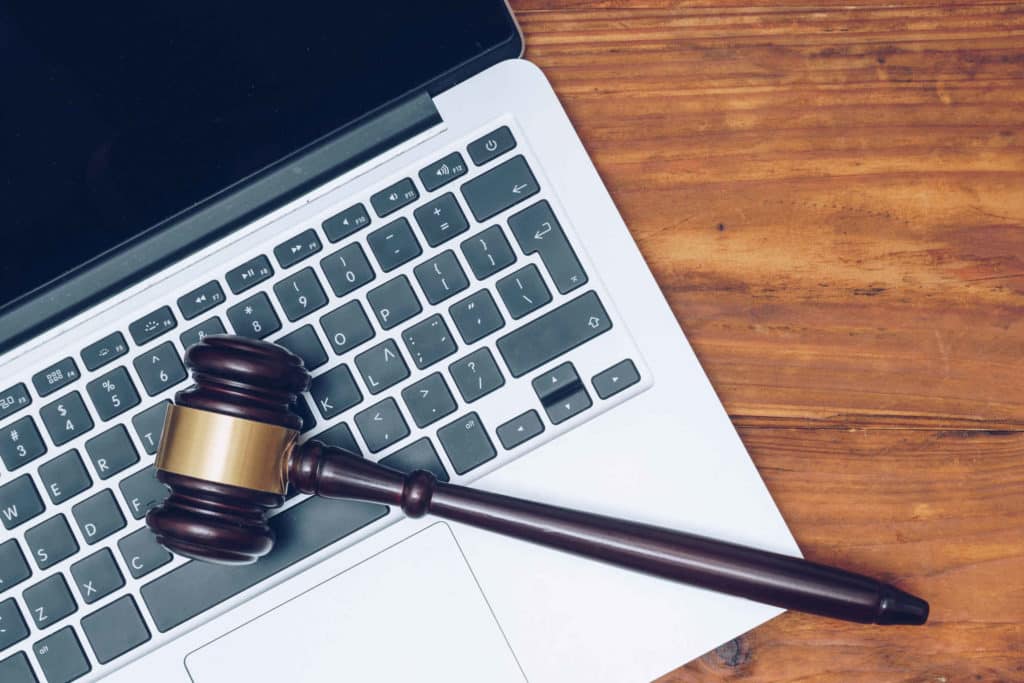 Kuinka pitkä on virhevastuu? Uusi kuluttajansuojalaki huomioi digitaaliset palvelut