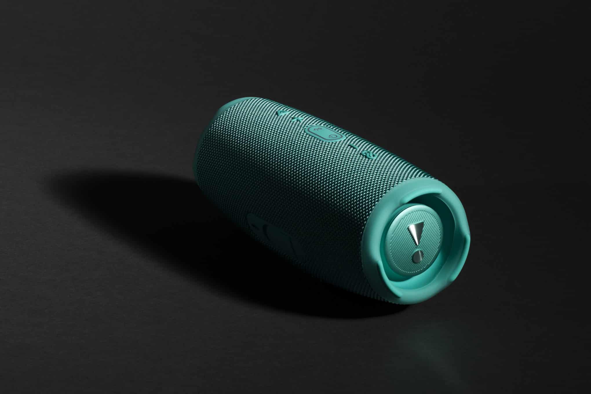 Vihreä bluetooth-kaiutin.