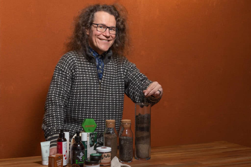 Suomalaiskeksintö tuo metsämikrobit iholle