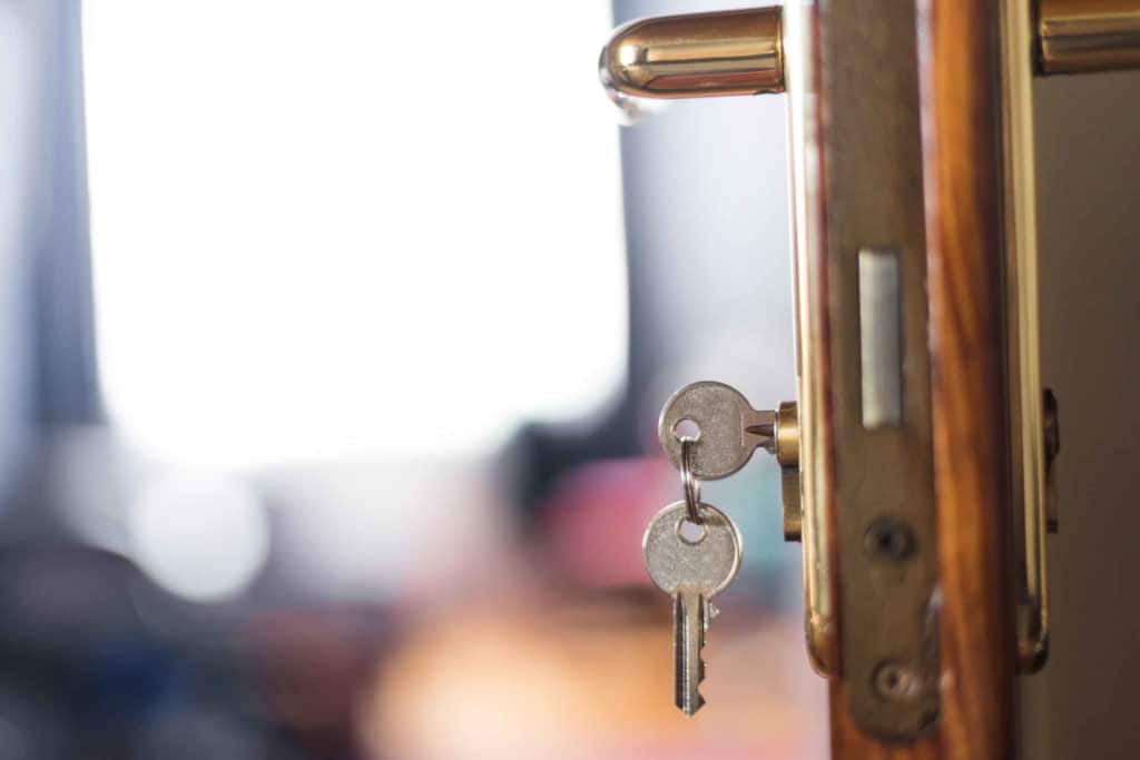 Kannattaako matkalle varata hotellihuone vai Airbnb-asunto?