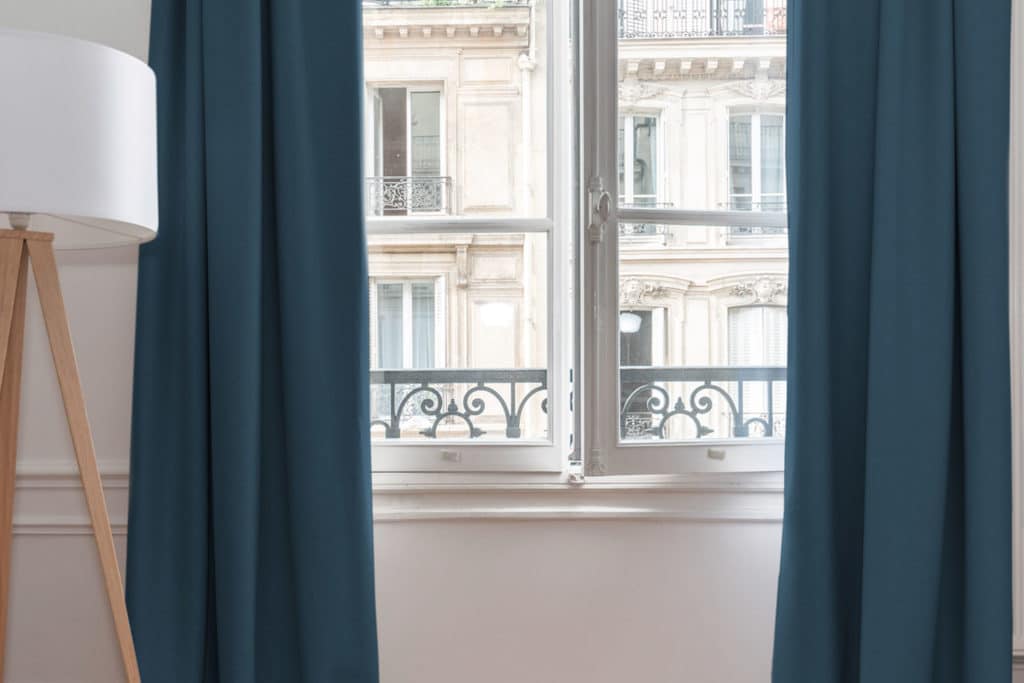 Voiko verho vaimentaa melua?