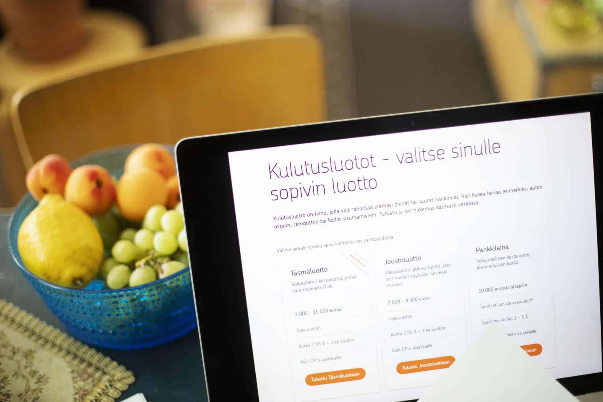 Tekstiä tietokoneen näytöllä.