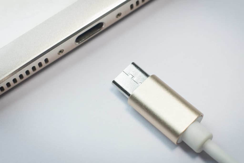 USB-C:stä tulee vuoden päästä yleislaturi